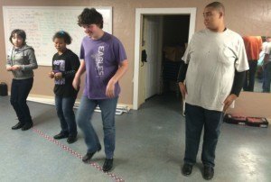 Los estudiantes de Lake City Christian aprenden a bailar claqué.